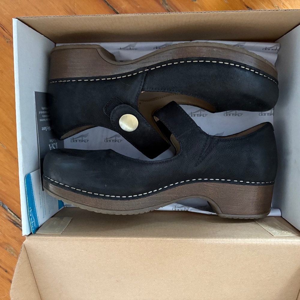Dansko Black Beatrice size 38 with original box. Worn once with socks.